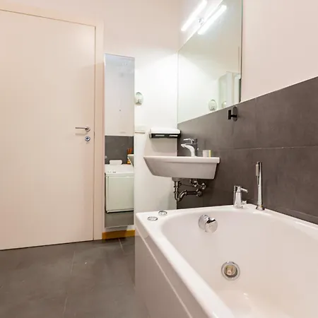 Premuda20 Elegant Apartment Milan